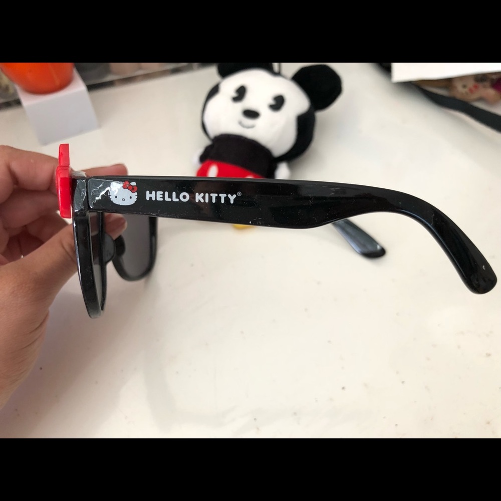Hello Kitty Shades - Picture 2 of 3